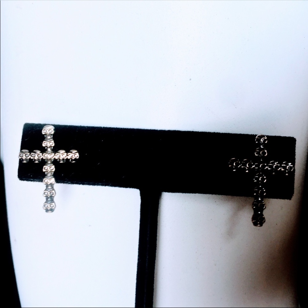 Skull Cross Earrings - Picture 5 of 8